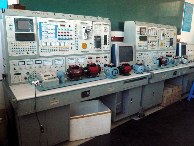 高级电工实训室介绍--电气运行与控制专业